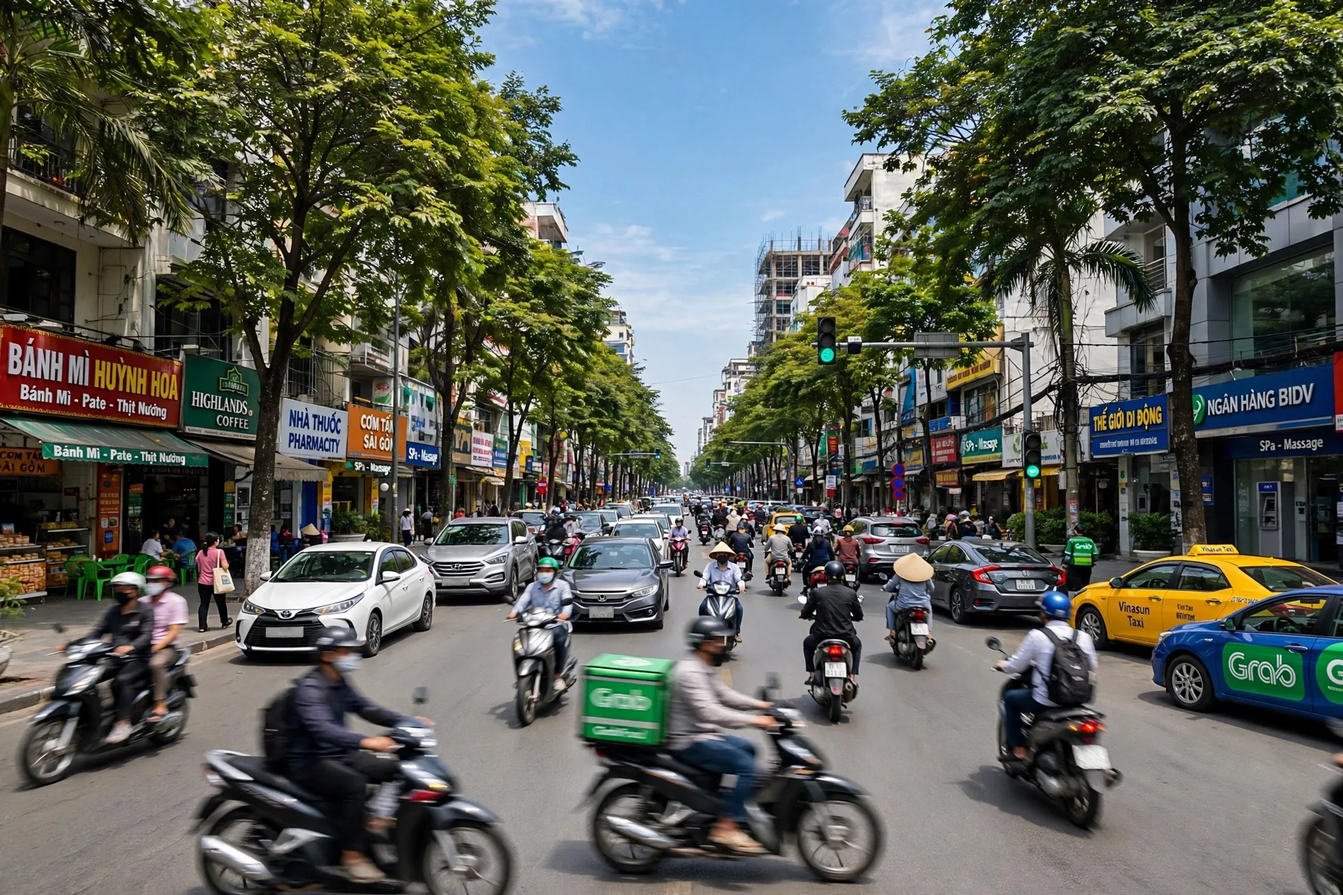 Đường phố Việt Nam giờ cao điểm với dòng xe máy và ô tô